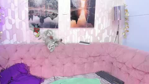 Snapshot of laramurphy chatting on 12, 12, 2024 Lara Murphy online show from 12, 12, 2024