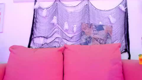 Snapshot of laramurphy chatting on 22, 10, 2025 Lara Murphy online show from 22, 10, 2025