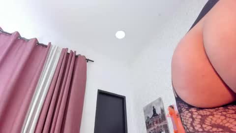 Snapshot of laramurphy chatting on 29, 10, 2025 Lara Murphy online show from 29, 10, 2025