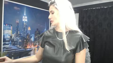 laras_moans online show from 28, 12, 2024