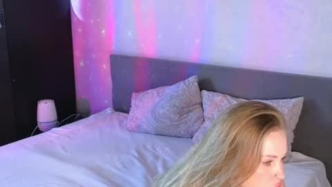 Snapshot of larine_morgan chatting on 29, 4, 2026 LarineGMT7 UTC6 online show from 29, 4, 2026