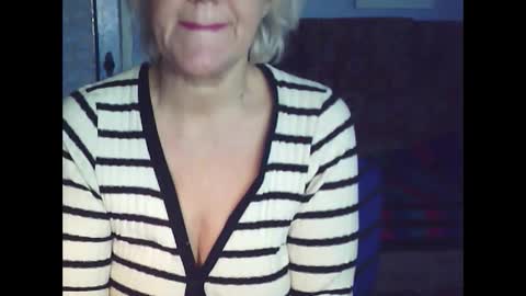 larisaq4ugo24 online show from 11, 2, 2025