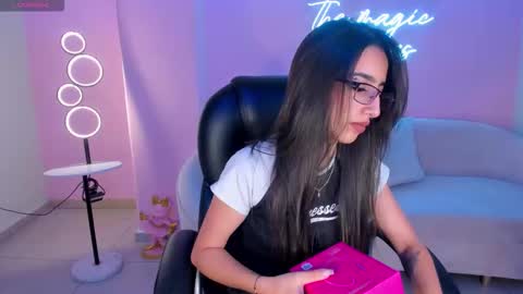 Snapshot of larisasmirnov chatting on 18, 11, 2025 Larisa Smirnov online show from 18, 11, 2025