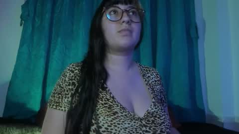 Snapshot of larissa01_ chatting on 15, 12, 2025 Lari online show from 15, 12, 2025