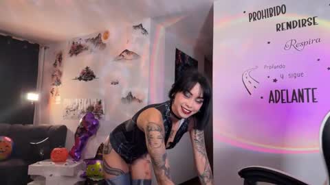 Snapshot of larissa_baker chatting on 11, 10, 2025 isa 3 online show from 11, 10, 2025