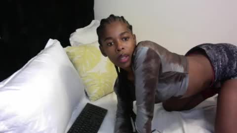 Snapshot of larrine chatting on 1, 7, 2026 larrine online show from 1, 7, 2026