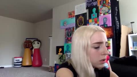 Roxy blue online show from 22, 2, 2026