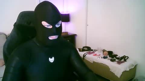 latexminheadroom online show from 26, 6, 2026