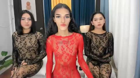 Snapshot of latina_goddes4uxxx chatting on 7, 10, 2025 ask me online show from 7, 10, 2025