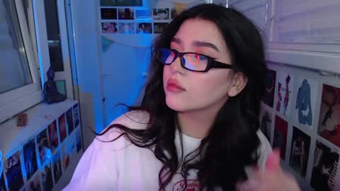 Snapshot of latina_mia chatting on 1, 2, 2025 miiiiiiaaaa online show from 1, 2, 2025