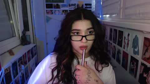 Snapshot of latina_mia chatting on 3, 2, 2025 miiiiiiaaaa online show from 3, 2, 2025