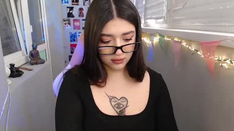 Snapshot of latina_mia chatting on 6, 3, 2025 miiiiiiaaaa online show from 6, 3, 2025