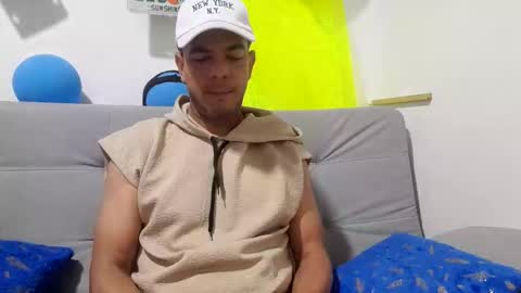 Snapshot of latinmartin254 chatting on 12, 10, 2025 latinmartin254 online show from 12, 10, 2025