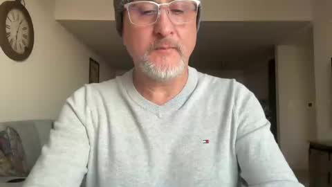 QS - INDEPENDENT MODEL online show from 12, 3, 2025