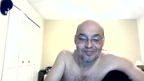 Snapshot of latinoinfla chatting on 11, 4, 2026 latinoinfla online show from 11, 4, 2026