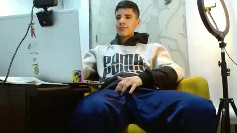 Snapshot of latinoproduction chatting on 27, 10, 2025 latinoproduction online show from 27, 10, 2025