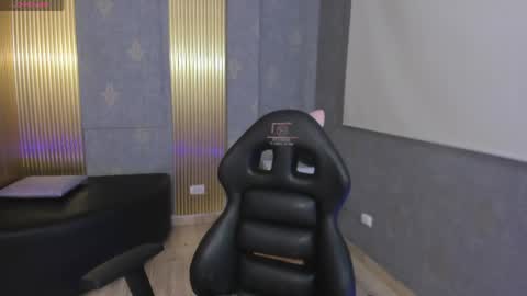 laulin_tay online show from 8, 4, 2026