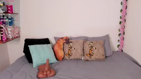 Snapshot of laura1__ chatting on 6, 11, 2025 laura1__ online show from 6, 11, 2025