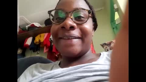 laura829489 online show from 20, 12, 2025