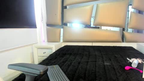 laura__js_ online show from 2, 12, 2025