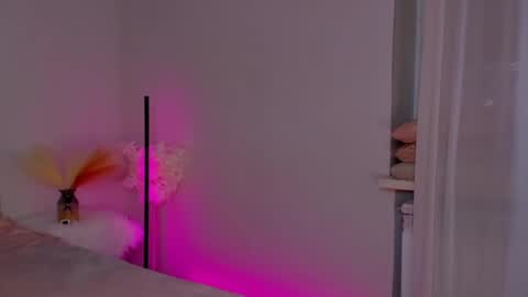 Laura online show from 2, 3, 2025