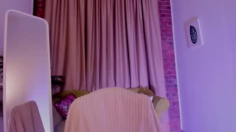 Laura online show from 23, 12, 2024