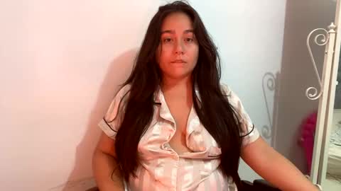 Snapshot of laura_d23 chatting on 19, 9, 2025 laura online show from 19, 9, 2025