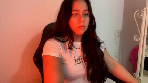 Snapshot of laura_d23 chatting on 22, 9, 2025 laura online show from 22, 9, 2025