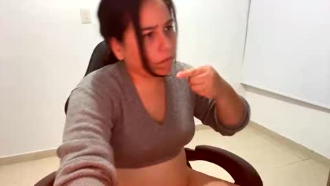 Snapshot of laura_d23 chatting on 2, 10, 2025 laura online show from 2, 10, 2025