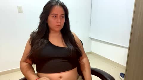 Snapshot of laura_d23 chatting on 9, 10, 2025 laura online show from 9, 10, 2025
