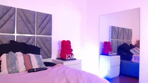 laura_dicardy online show from 18, 11, 2025