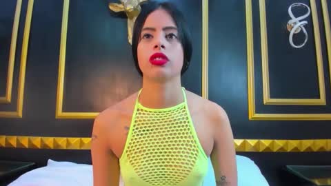 L A U R A online show from 25, 11, 2025