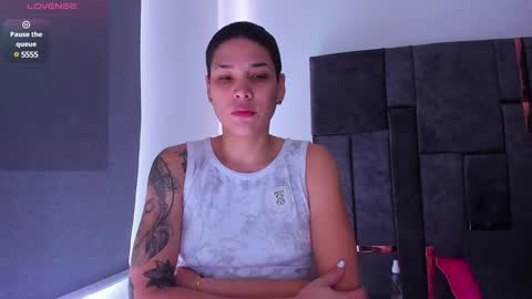 Laura Rose online show from 2, 2, 2025