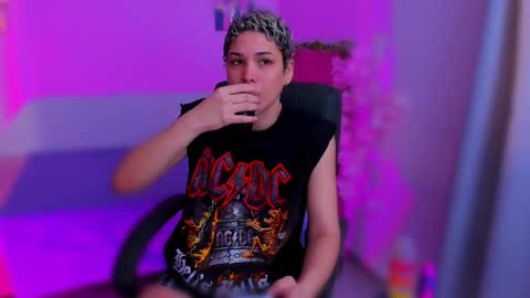 Laura Rose online show from 22, 11, 2025