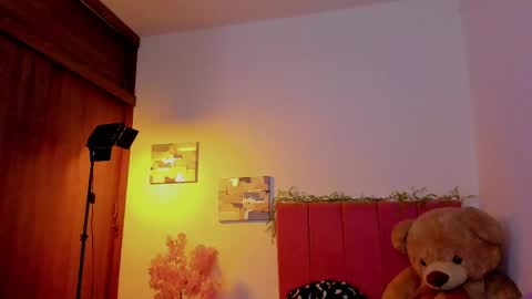 Laura Rose online show from 22, 4, 2026