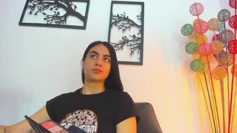 LAURA SOE online show from 17, 2, 2025