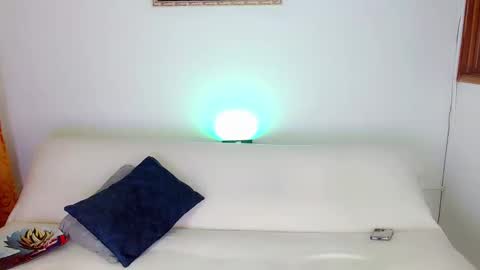 Laura online show from 9, 3, 2025