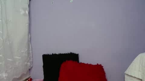 lauracb          online show from 1, 1, 2025