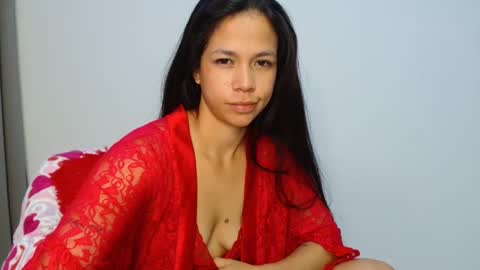 lauracb          online show from 12, 10, 2025