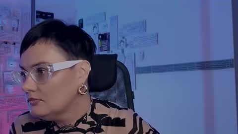 lauradavidsons online show from 12, 11, 2025