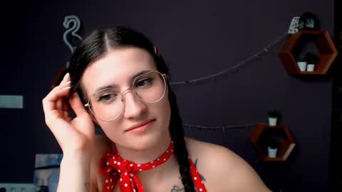 Snapshot of lauradre_ chatting on 11, 3, 2025 Laura online show from 11, 3, 2025