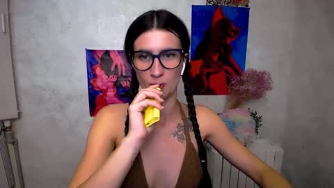 Snapshot of lauradre_ chatting on 20, 9, 2025 Laura online show from 20, 9, 2025