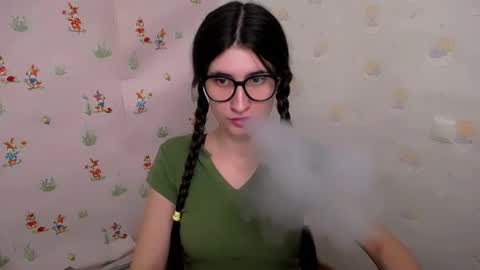 Snapshot of lauradre_ chatting on 4, 12, 2025 Laura online show from 4, 12, 2025