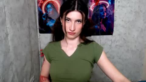 Snapshot of lauradre_ chatting on 21, 4, 2026 Laura online show from 21, 4, 2026