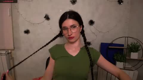 Snapshot of lauradre_ chatting on 23, 4, 2026 Laura online show from 23, 4, 2026