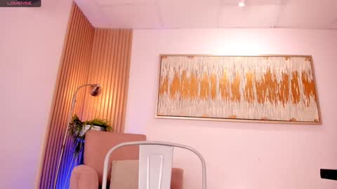 Snapshot of laurah_hill chatting on 7, 12, 2024 Lau online show from 7, 12, 2024
