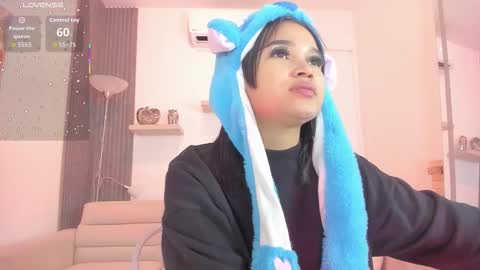 Snapshot of laurah_hill chatting on 7, 10, 2025 Lau online show from 7, 10, 2025