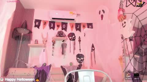 Snapshot of laurah_hill chatting on 10, 10, 2025 Lau online show from 10, 10, 2025