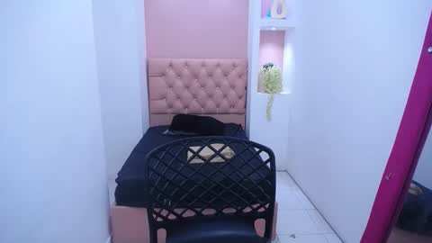 lauramossart online show from 6, 10, 2025