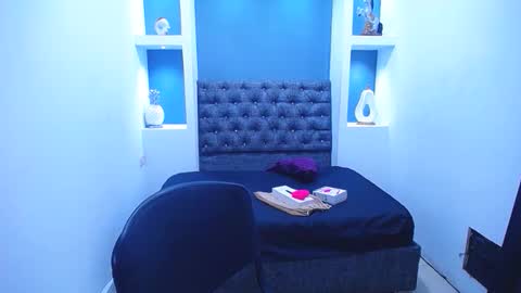 lauramossart online show from 5, 12, 2025